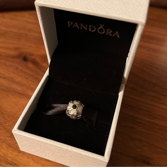 PANDORA - Flower Charm - Picture 5 of 7